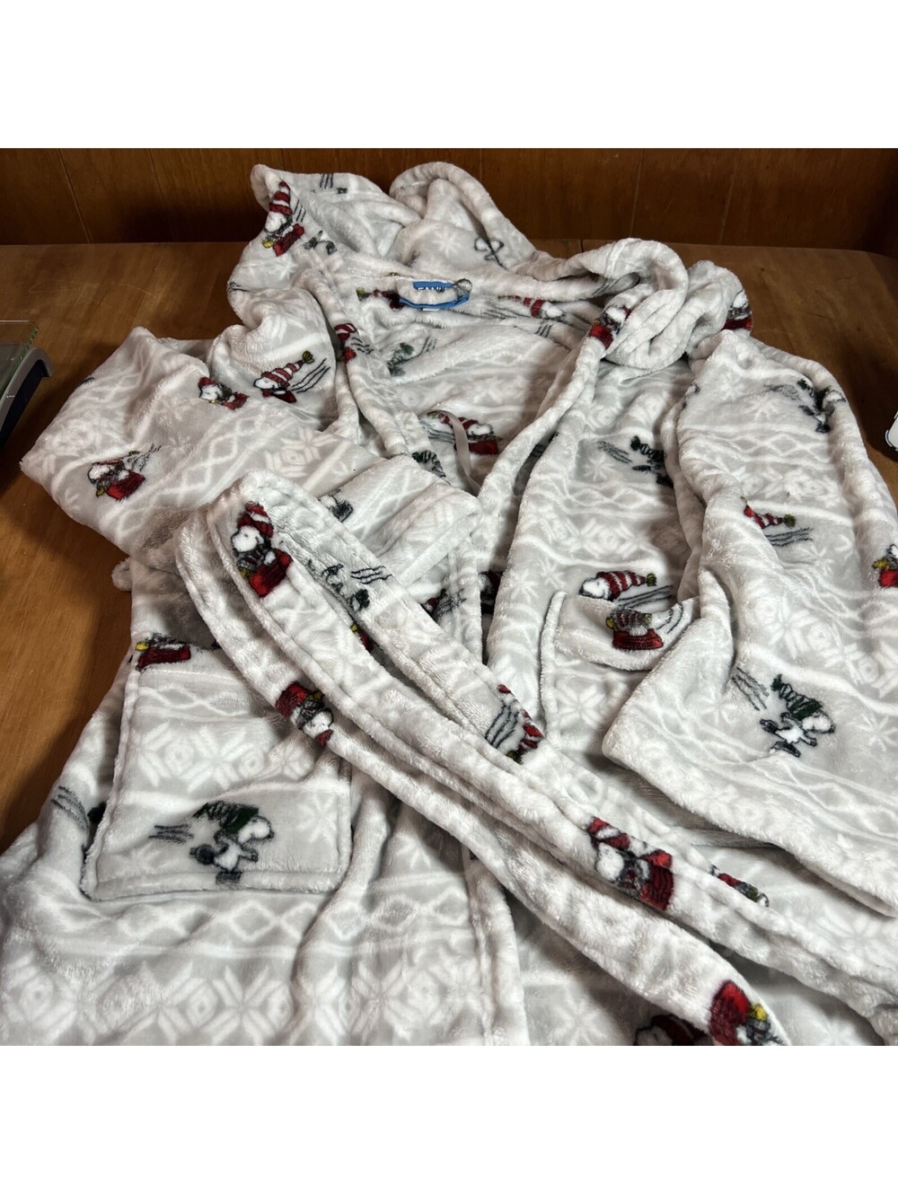 Berkshire Plush Robe Size L/XL Peanuts Charlie Brown Snoopy Sled Riding
